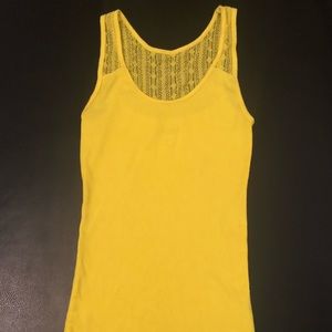 🛍🛍Woman’s Arizona size medium yellow tank🛍🛍